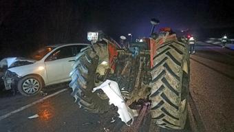 Malkara'da otomobil ile traktör çarpıştı; 2 yaralı