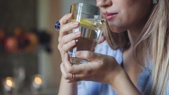 Zayıflamak isteyenler dikkat! Aç karnına içenlerde yağları foşur foşur eritiyor: Sabahları bu 3 karışımı içenler hızla kilo veriyor