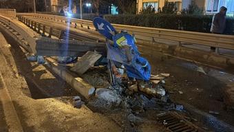 Alkollü sürücünün kullandığı araç refüje çarptı, 1 yaralı