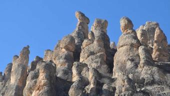 Kapadokya'yı aratmayan güzellik! Diyarbakır'ın gözdesi 'insan dizisi' kayaları