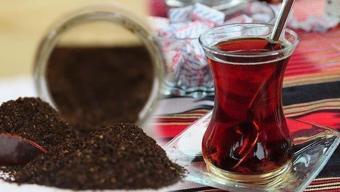 Çay böyleyse ağzınıza bile sürmeyin! Yeniden tartışmaların odağında, meğer o tozun anlamı...