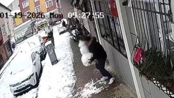 Küçükçekmece’de ilginç olay: Kardan adamı götürdü