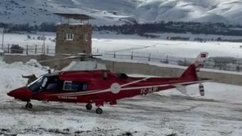 Ambulans helikopter 1 günlük bebek için havalandı