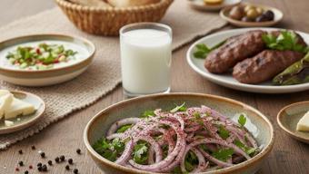 1 milyon kişinin denediği soğan salatası tarifi! Et ve sebze yemeklerinin yanında parmak yedirtiyor