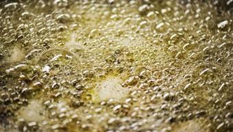 Mutfaktaki görünmez tehlike: Kızartma yağını saklayıp tekrar kullananlar dikkat!