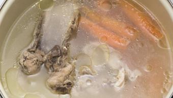 Gençleştiren kemik suyu iksiri! Kazayağı kırışıklıklarını santim santim açıyor