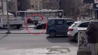 Diyarbakır'da 3 kişinin yaralandığı silahlı kavga kamerada