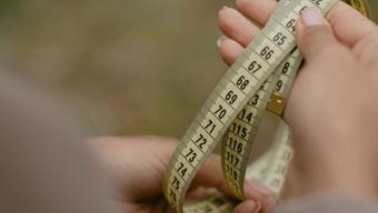 Uykudan uyanır uyanmaz için! Bel çevresindeki yağları yakıyor, 3 günde gözle görülür sonuç