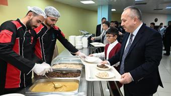 Vali Fidan iftarda öğrencilerle buluştu
