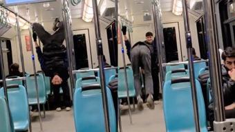 Bursa'da pes dedirten görüntü! Metroyu jimnastik salonuna çevirdiler