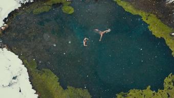 Erzincan’da eksi 5 derecede mineralli gölde yüzdüler