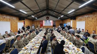 Bingöl Valisi Çelik, jandarma personeliyle iftarda buluştu