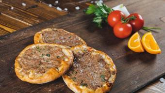 Lahmacun harcına 1 parça ekleyin! Lezzetini 10 kat artıyor: İçinin sulu sulu kalmasını sağlıyor
