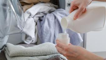 Cüzdanları rahatlatan haber: Deterjan masrafını unutun! Makineye sadece 2 tane atmak yetiyor