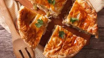 Tavada şipşak börek tarifi! İftara 10 dakika kala hazır, dışı çıtır çıtır içi akışkan oluyor