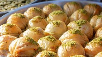 Baklavanın bayatlamasını önleyen yöntem! Bu şekilde saklayınca çıtır çıtır ve taptaze kalıyor
