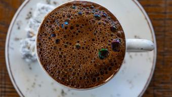 Türk kahvesini köpük köpük yapan yöntem! Meğer yıllardır yanlış yapıyormuşuz, bu şekilde hazırlayınca lezzeti 2 katına çıkıyor!