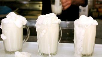 Bol köpüklü ayranın sırrı belli oldu! Meğer bu şekilde hazırlayınca lezzeti kat kat artıyormuş!