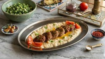 Saray mutfağının yıldızı sofranızda! Adım adım tam kıvamında beğendili köfte tarifi