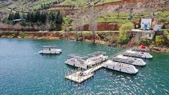 Görenler Bodrum zannediyor ama denizi yok! Herkes tatilde akın akın oraya gidiyor, fiyatlar çok ucuz