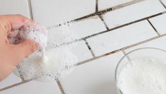 Fayans aralarındaki o kararmalara son: Kar tanesinden daha beyaz sonuç veren o yöntem ortaya çıktı