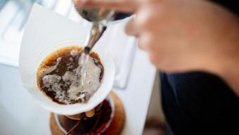 Uykudan uyanır uyanmaz hemen içmeyin! Herkesin sabah rutinindeki kritik hata