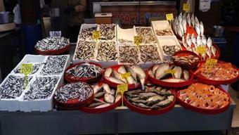 İftar sofralarının gözdesi somon ve istavrit oldu! Bolluk ve bereket devam ediyor