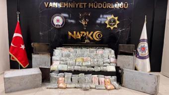 Van'da çekici ve dorsesinde 68 kilo 500 gram skunk ele geçirildi; 4 tutuklama