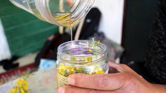 Yara izlerinden eser bırakmıyor! Bir damlası bile izleri silip süpüren mucizevi yağ