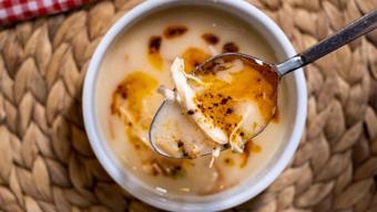 Şifa saçan şehriyeli tavuk çorbası tarifi! Kaşık kaşık yiyince grip, soğuk algınlığı ve nezleye karşı kalkan oluyor