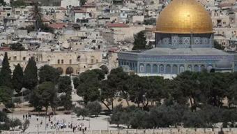 İsrail polisi, Mescid-i Aksa'da avlusunda 2 kadın ve 1 görevliyi gözaltına aldı