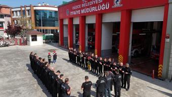 İtfaiyeci olmak isteyen iki kardeş itfaiyeci duasına katıldı