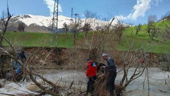 Şemdinli'de dereye düşen 8 yaşındaki Osman için arama çalışması başlatıldı