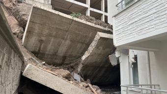 İstinat duvarı çöktü; 4 katlı binanın 8 dairesi tahliye edildi