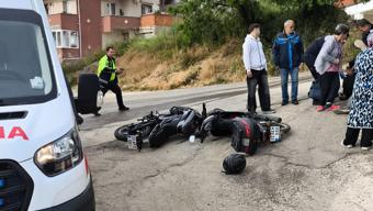 Motosikletler kafa kafaya çarpıştı: 2 yaralı