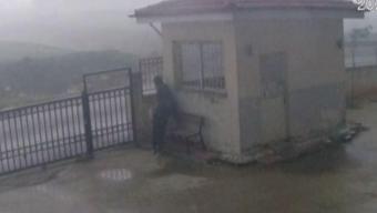 Gaziantep’te fırtınaya yakalanan çobanın zor anları kamerada
