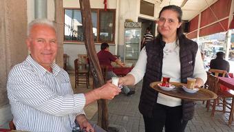 Bu kahvede çay değil süt içiliyor! Bardağı 15 TL