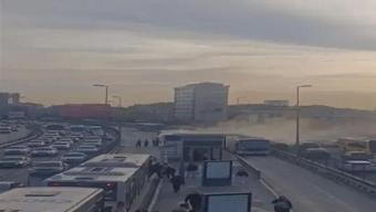 Kağıthane'de faciadan dönüldü! Metrobüs yangına paniğe neden oldu
