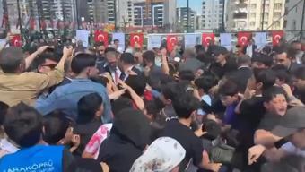 Şanlıurfa’da park açılışında çocuklara top ve oyuncak dağıtımı, izdihama neden oldu