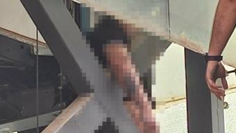 Manisa’da üst geçidin asansöründe sıkışarak can verdi