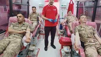 Kilis'te kan bağışı kampanyasına jandarmadan destek