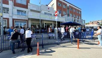 33 şüphelinin tutuklandığı cinsel istismar soruşturmasında, çocuğun annesi de tutuklandı