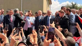 AK Parti'ye geçen Afyonkarahisar Belediye Başkanı Burcu Köksal: Şehrimizi büyüten her adımın yanındayız