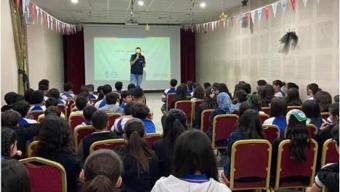 Siber polisi öğrencileri bilgilendirdi