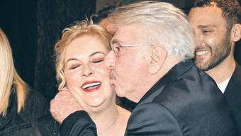 Erdal Özyağcılar, Pelin Karahan'a kızdı, Nurseli İdiz'i öptü