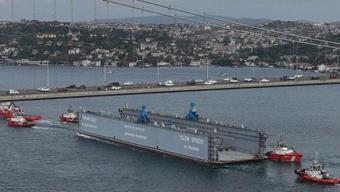 İstanbul Boğazı'nda gemi trafiği çift yönlü askıya alındı: Drone saldırısına uğrayan geminin geçişi sağlanacak