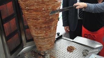 Usta dönerci tavuk dönerin en yenmemesi gereken yerini gösterdi! Sosyal medyayı sallayan gizli gerçek: Meğer o kısmı tamamen...