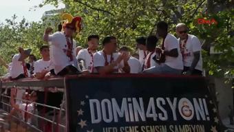 Galatasaray üst üste 4. şampiyonluğunu kutluyor! Sarı-kırmızılılardan özel drone gösterisi