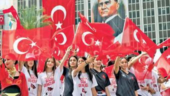 Atatürk kendisine doğum günü olarak 19 Mayıs'ı seçmişti... O vapurun izinde, hep senin peşinde!