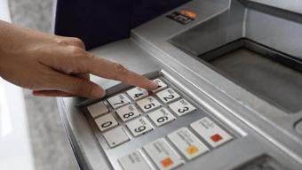 Bunu bilen çok az kişi var! ATM kartınızı yutarsa ilk yapmanız gereken şey belli oldu